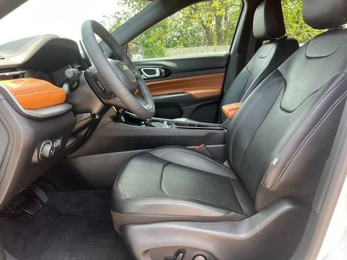 Used 2025 Jeep Compass Limited w/ Elite Group AWD/4WD image 4