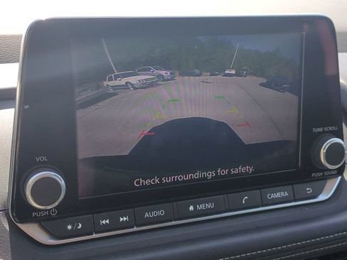 Used 2025 Nissan Rogue SV AWD/4WD image 23