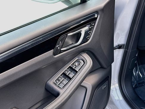 New 2026 Porsche Macan AWD/4WD image 20