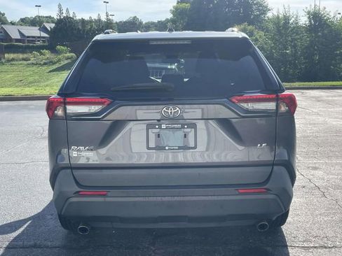 Used 2020 Toyota RAV4 LE FWD image 10