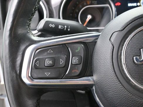 Used 2022 Jeep Wrangler Unlimited Sahara AWD/4WD image 17