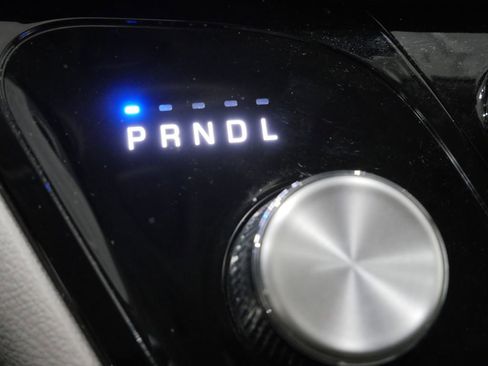 Used 2024 Chrysler Pacifica Touring-L FWD image 22
