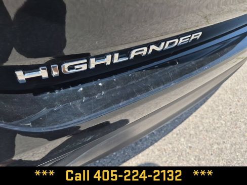 Used 2024 Toyota Highlander LE FWD image 10