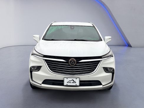Used 2023 Buick Enclave Essence image 9