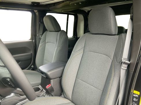 New 2025 Jeep Gladiator Sport image 24