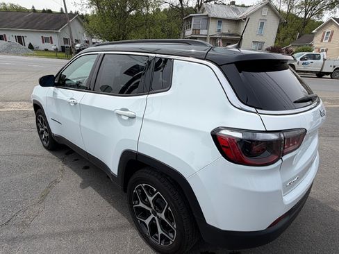 Used 2025 Jeep Compass Limited AWD/4WD image 5