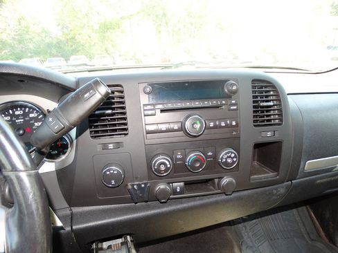 Used 2013 GMC Sierra 2500 SLE w/ Snow Plow Prep Package image 15