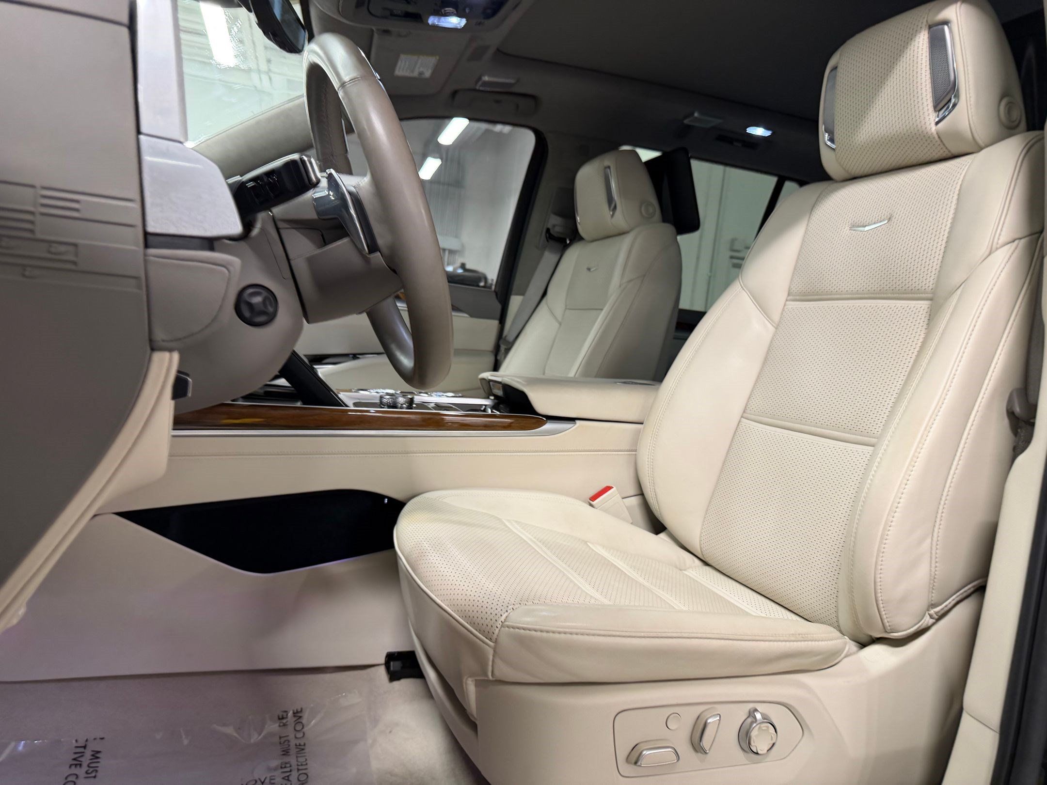 Certified 2025 Cadillac Escalade Sport Platinum w/ LPO, ONYX Package AWD/4WD image 5