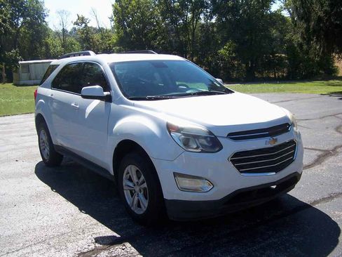 Used 2017 Chevrolet Equinox LT w/ Convenience Package image 3