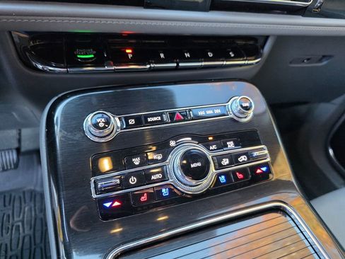 Used 2022 Lincoln Nautilus Reserve w/ Luxury Package image 17