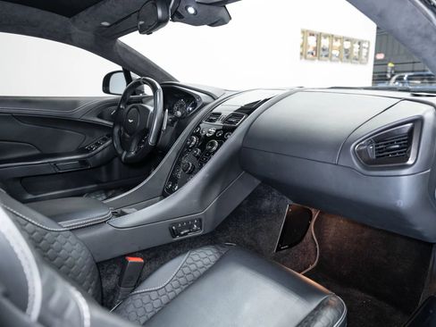 Used 2017 Aston Martin Vanquish Coupe RWD image 28