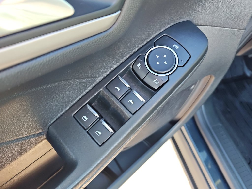 Used 2022 Ford Escape SEL w/ Technology Package AWD/4WD image 11