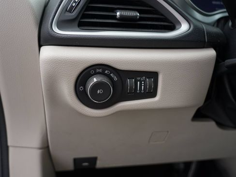 Used 2017 Chrysler Pacifica Touring Plus FWD image 17