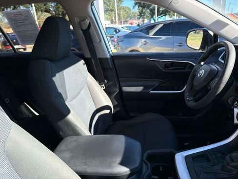 Used 2022 Toyota RAV4 LE image 14