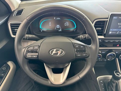 Used 2025 Hyundai Venue SEL FWD image 18
