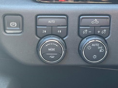 Used 2024 Chevrolet Silverado 1500 LT image 30