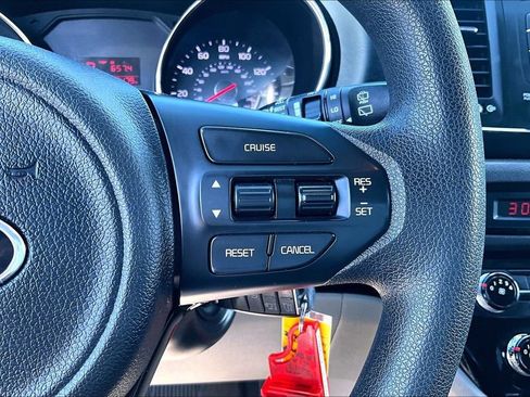 Used 2017 Kia Sedona LX FWD image 19