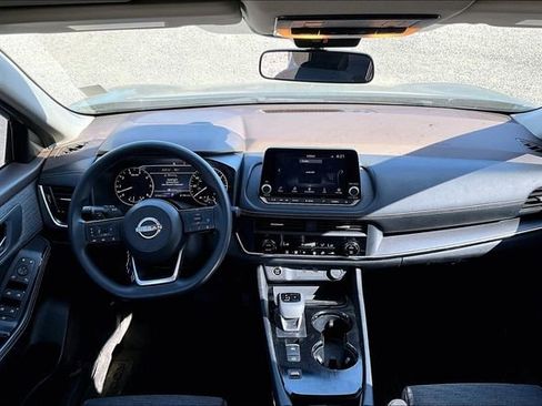 Used 2023 Nissan Rogue SV image 7