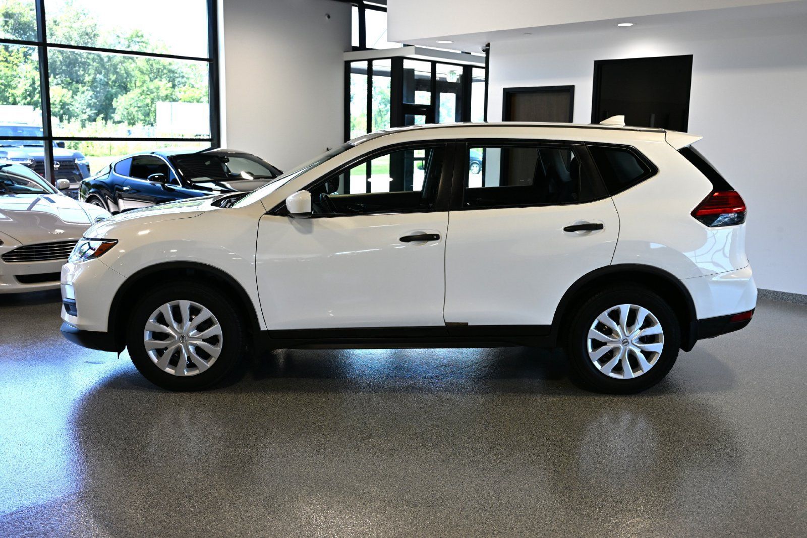 Used 2017 Nissan Rogue S FWD image 8