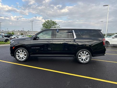 Used 2023 Chevrolet Suburban High Country AWD/4WD image 10