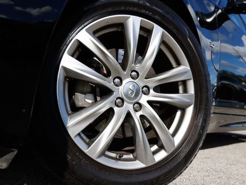 Used 2017 INFINITI Q70 3.7 image 27