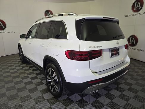 Used 2025 Mercedes-Benz GLB 250 4MATIC image 7