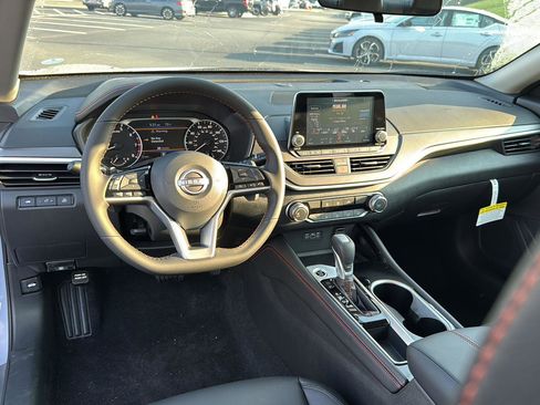 New 2025 Nissan Altima 2.5 SR image 16