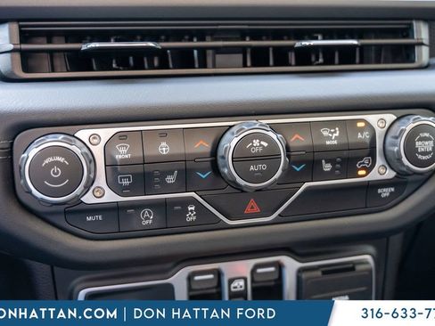 Used 2025 Jeep Wrangler Unlimited Rubicon w/ Convenience Group AWD/4WD image 10