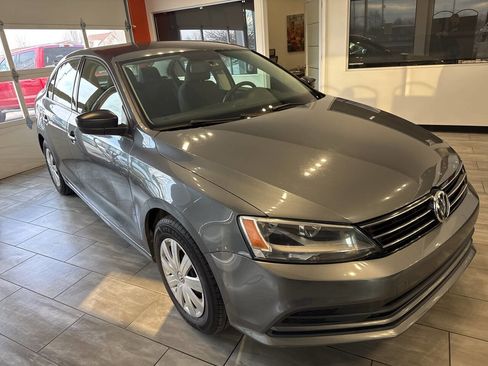 Used 2016 Volkswagen Jetta S image 4