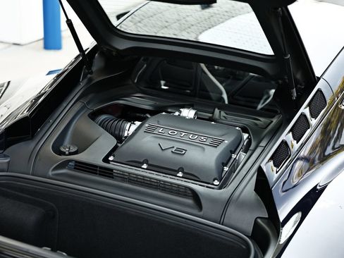 Used 2025 Lotus Emira RWD image 38
