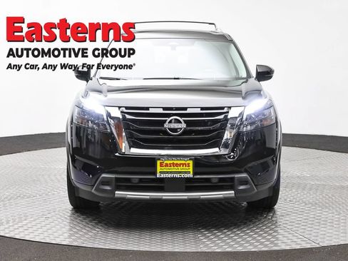 Used 2025 Nissan Pathfinder SL w/ SL Premium Package AWD/4WD image 2