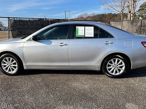 Used 2011 Toyota Camry SE image 8