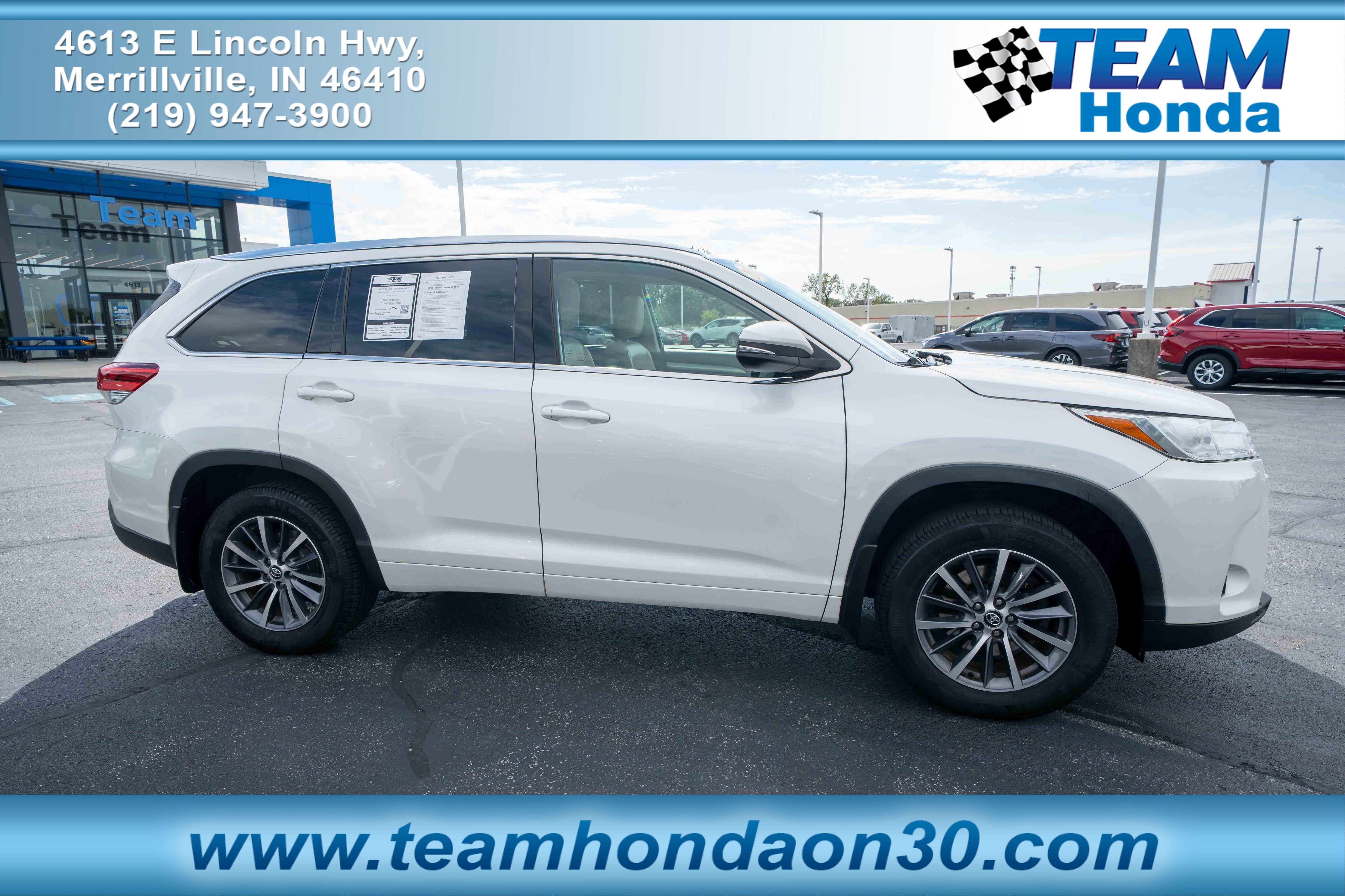 Used 2017 Toyota Highlander XLE AWD/4WD image 1