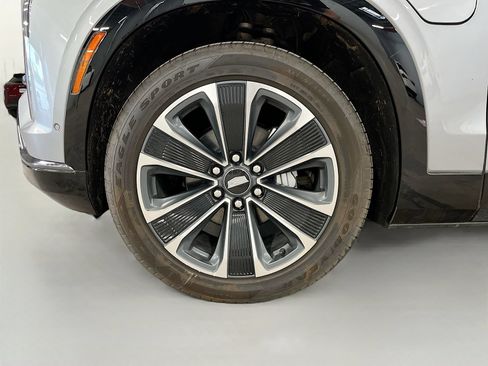 Used 2026 Cadillac Vistiq Sport AWD/4WD image 33