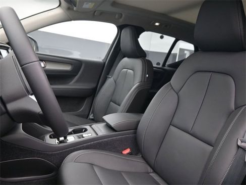 New 2026 Volvo XC40 B5 Core w/ Climate Package image 9