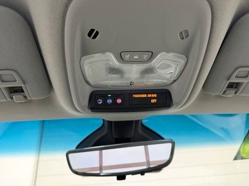 Used 2020 Chevrolet Bolt Premier w/ Infotainment Package FWD image 19