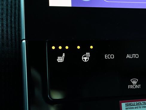 Used 2023 Toyota bZ4X XLE w/ Weather Package image 4