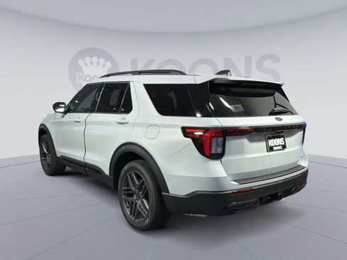 New 2026 Ford Explorer ST-Line w/ ST-Line Street Pack AWD/4WD image 4