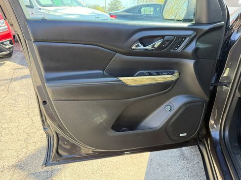 Used 2017 GMC Acadia Denali w/ Technology Package AWD/4WD image 9