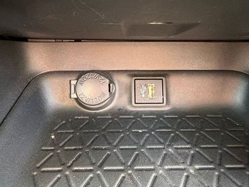 Used 2023 Toyota RAV4 LE AWD/4WD image 21