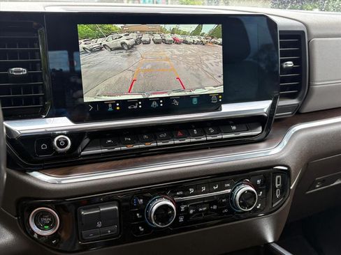 Used 2023 GMC Sierra 1500 SLT w/ SLT Premium Plus Package AWD/4WD image 9