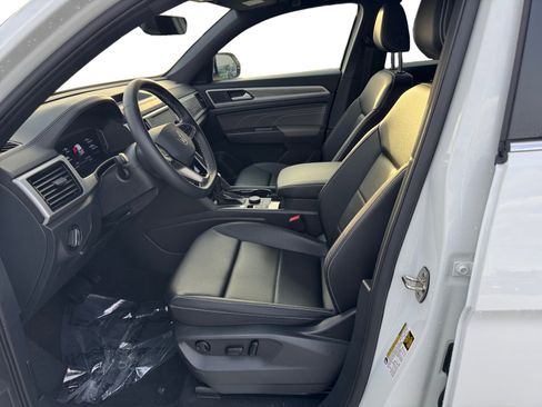 Certified 2023 Volkswagen Atlas Cross Sport SE image 2