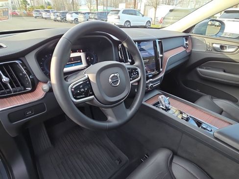 Certified 2023 Volvo XC60 B5 Ultimate w/ Climate Package image 7