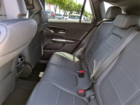 Used 2024 Mercedes-Benz GLC 300 4MATIC image 17