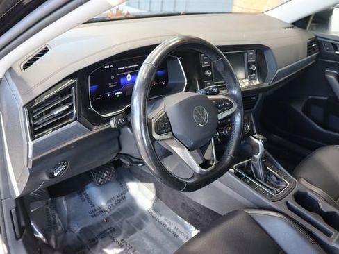 Used 2022 Volkswagen Jetta SE image 19