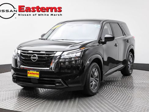Used 2024 Nissan Pathfinder S image 1