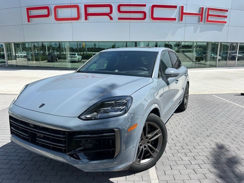 Certified 2025 Porsche Cayenne Turbo AWD/4WD image 1