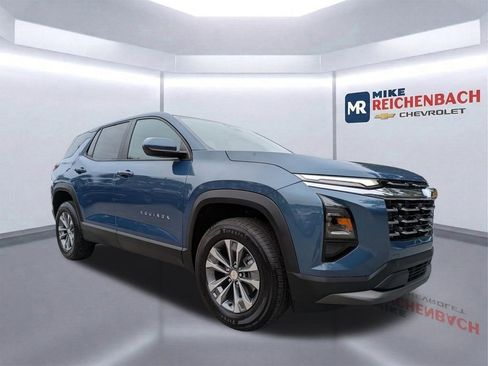 Used 2025 Chevrolet Equinox LT image 2