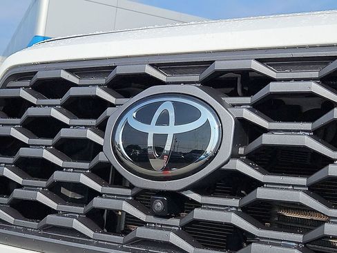 Used 2020 Toyota Tacoma TRD Sport w/ TRD Premium Sport Package AWD/4WD image 37
