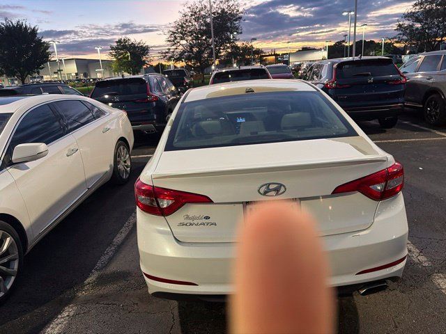 Used 2015 Hyundai Sonata SE w/ Option Group 09 FWD image 8
